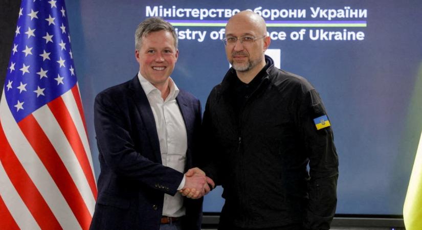 Kijevbe érkezett az amerikai delegáció, hogy a háború lezárásáról tárgyaljanak Zelenszkijjel