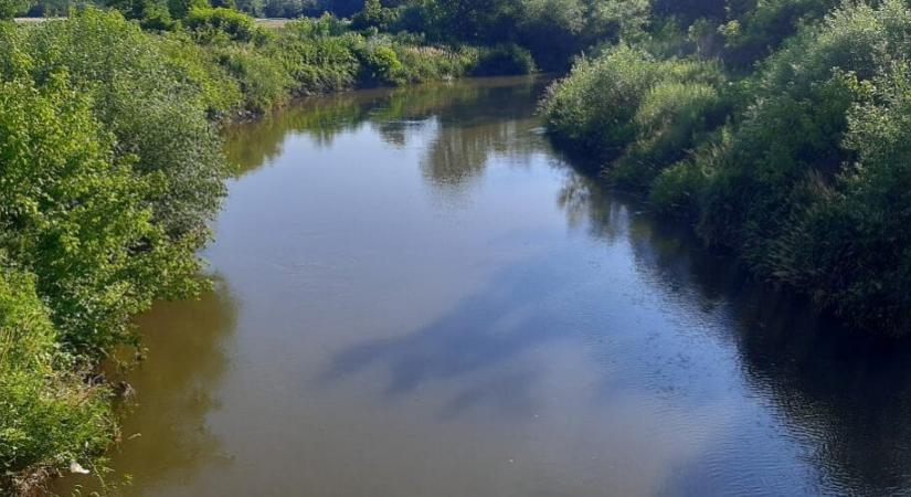Rendkívüli helyzet több városban, kiöntöttek a folyók