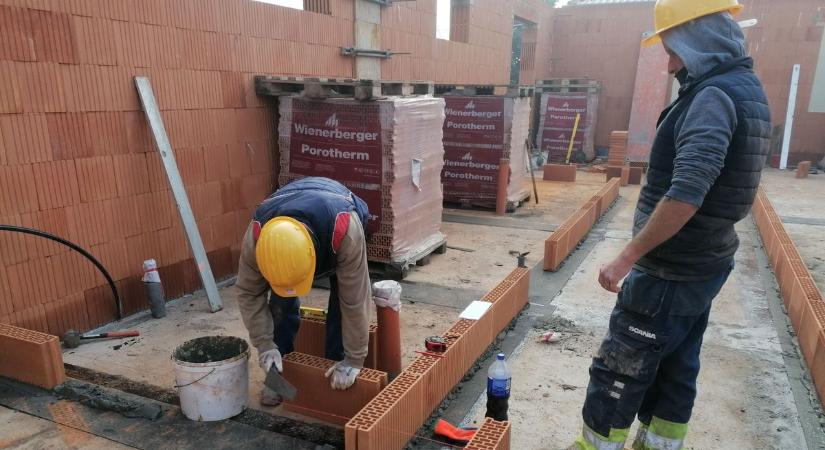 Heves vármegye lakossága csökken, de van egy falu, ahol egyre többen laknak, ki nem találnád, mi ennek az oka