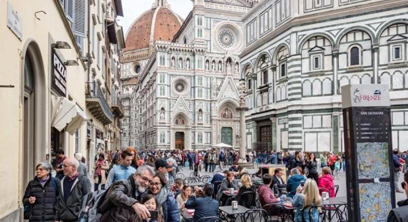 Vége a dolce vitának? Ez a népszerű olasz város jövőre betiltja a szabadtéri étkezést