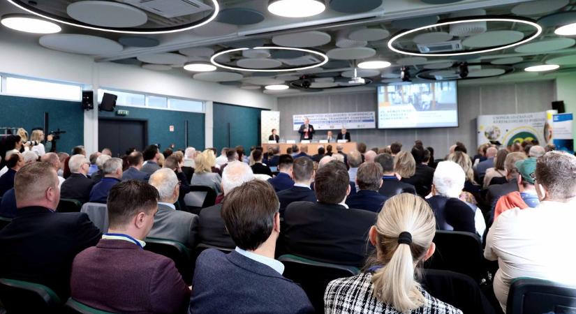 Szegeden gyűlt össze 200 szakember, hogy a magyar közlekedés jövőjéről beszéljenek