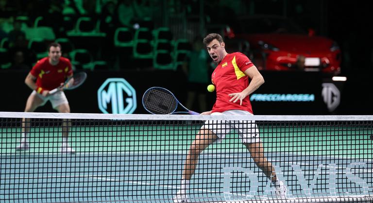 A világelső nélkül is bejutott Spanyolország a legjobb négy közé