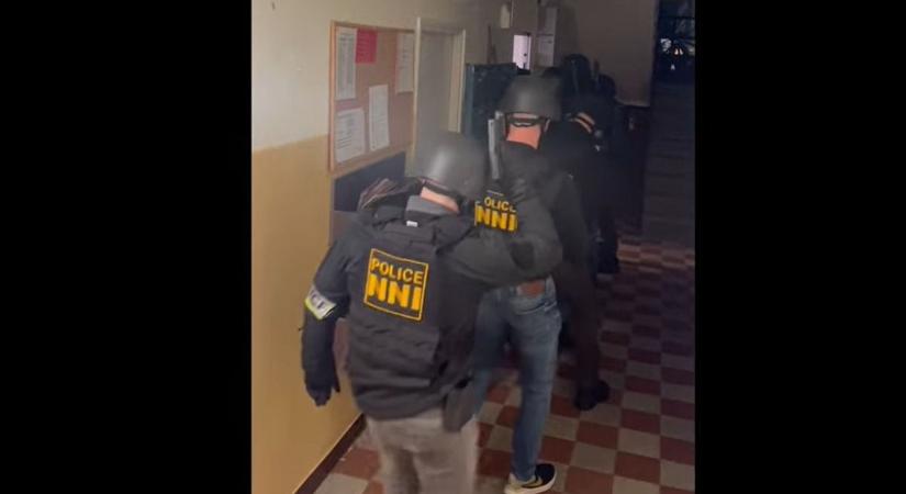 Videó: fél éven át tervezgették a kommandósok azt az akciót, amit most Szolnokon végrehajtottak