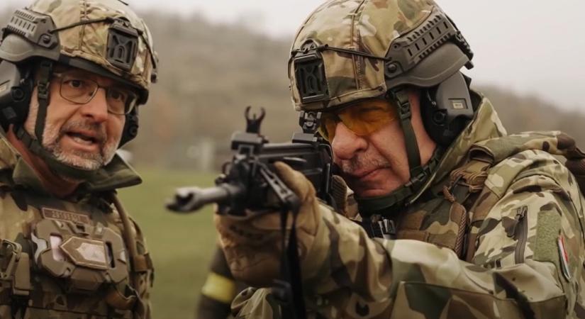 Elrettentés: Sulyok Tamás fegyvert fogott