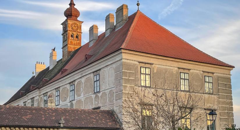 Szélmalom, kalandpince, biciklimúzeum, szökőkút-legenda