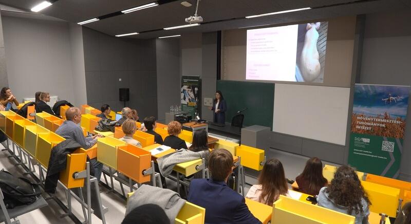 Ifjú kutatók az egyetemi katedrán