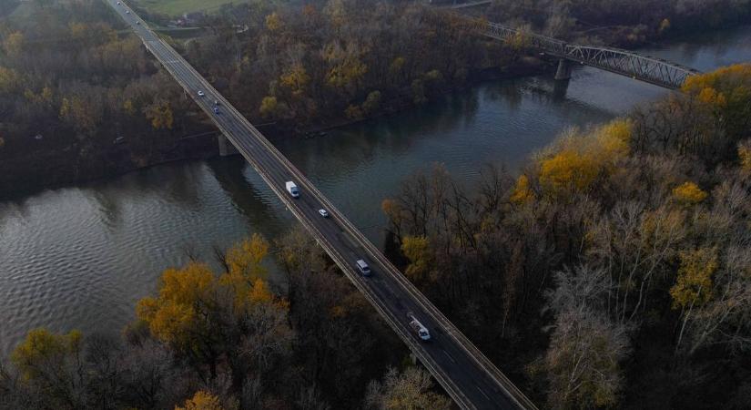 Bejelentették a részleteket: négysávos hidat építenek Magyarország leghosszabb folyója fölé, a szegedi BYD-gyár miatt kell – őrült forgalom lesz rajta
