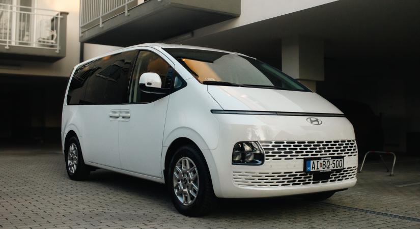 Hyundai STARIA Premium teszt – A 9 személyes buszlimuzin megérkezett