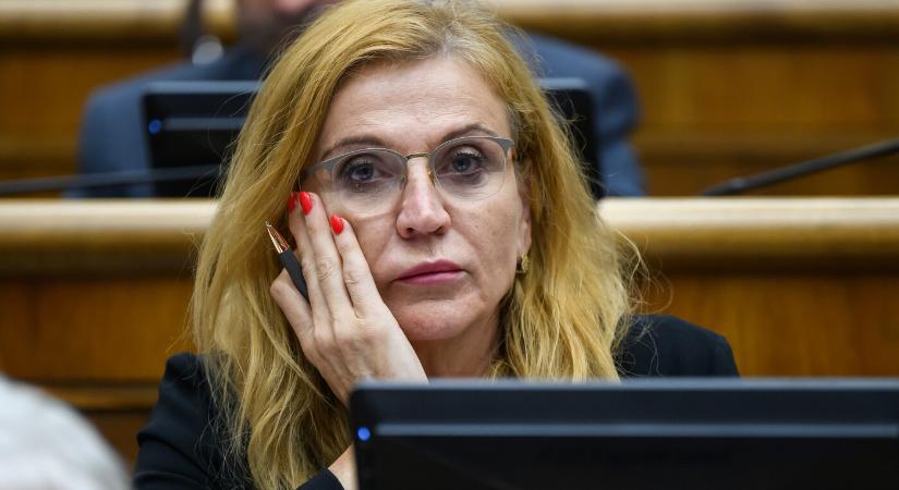 Vaľová lemondott parlamenti mandátumáról, helyét Macášek veszi át