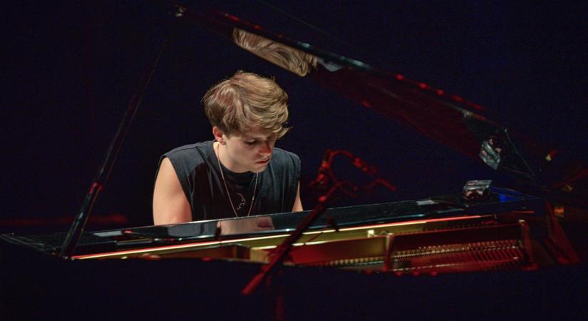 Buka Péter különleges koncerttel készül Debrecenben