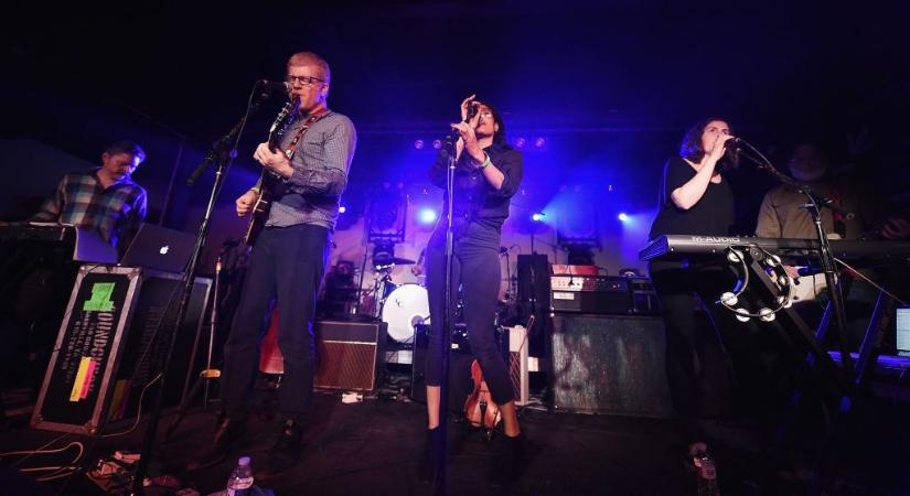 Megtartja a nevét a New Pornographers, amelynek dobosát gyerekpornográfia miatt ítélték el