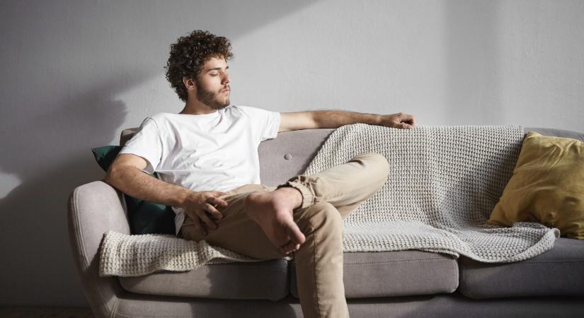 A kanapém a váram: Miért válnak a férfiak otthonülőkké a kapcsolatokban?