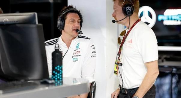 Wolff eladott 15%-ot, új résztulajdonos a Mercedesnél