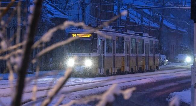 Havazás várható péntektől: a főváros a közösségi közlekedés használatára kéri az autósokat