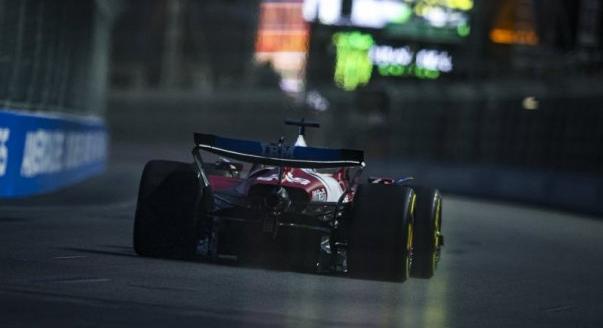 Leclerc kezdett az élen Las Vegasban