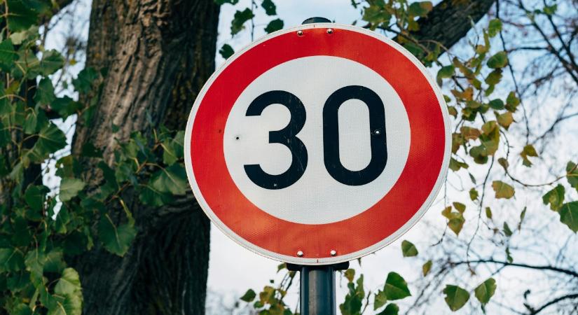 Ebben a kisvárosban nagyon komolyan veszik a sebességkorlátozást