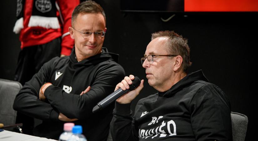 Surranópályán tempózik a Szijjártó Péterből elnököt faragó milliárdos