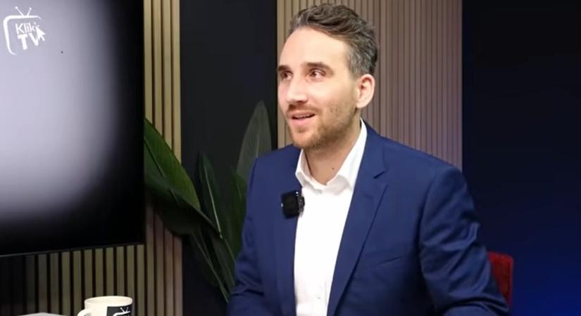 Barabás Richárd a Klikk TV stúdiójában válaszol Rácz András kritikájára