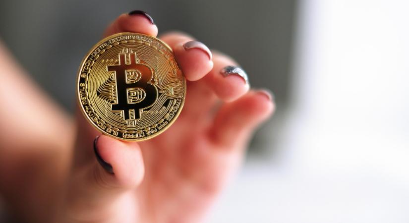 Féléves mélypontra esett a bitcoin