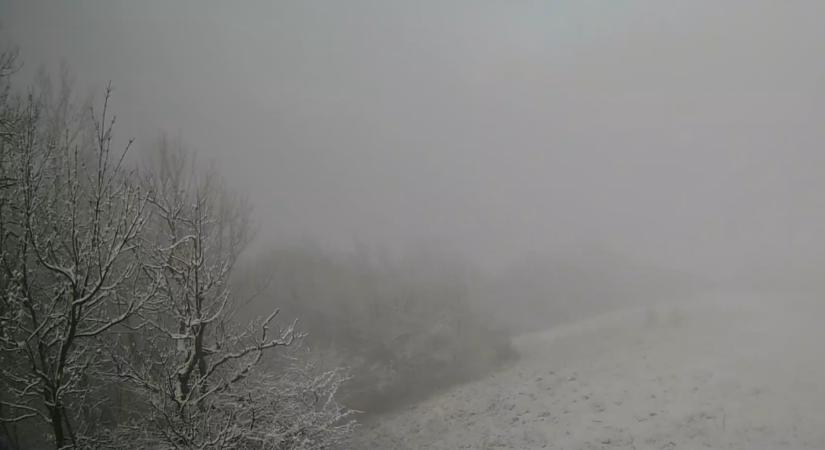 Kiadták a figyelmeztetést: beköszönt a kemény tél, havazás jön, ami meg is maradhat