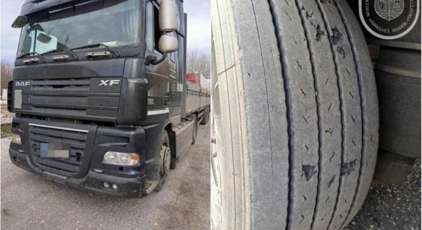 Szakadék gumikon száguldozott a kamionos Kiskőrösön