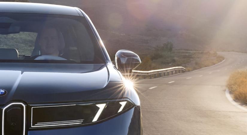 1000 kilométert tud a magyar gyártású villanyos BMW: Debrecenből Münchenig töltés nélkül – videó