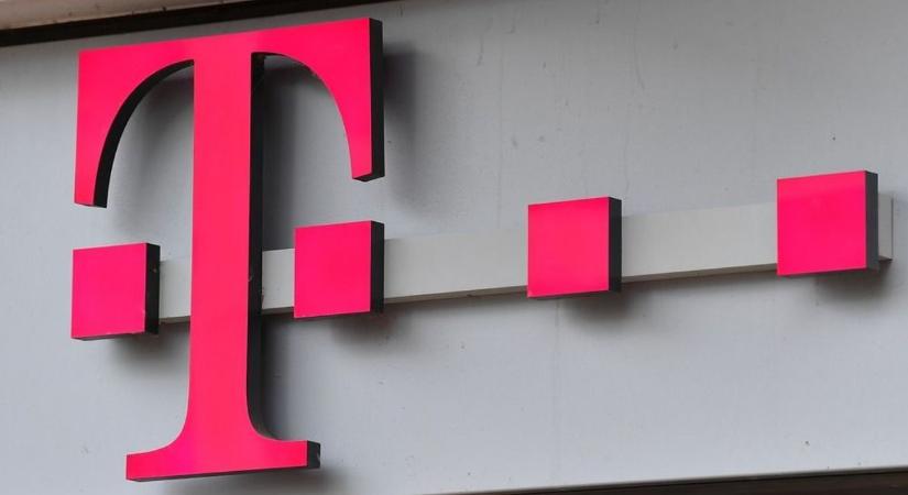 Felszámolják a nyilvános telefonokat és segélyhívókká alakítják át