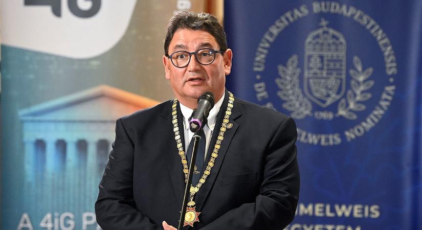 Balhé az orvosin, két vezetőnek mennie kellett