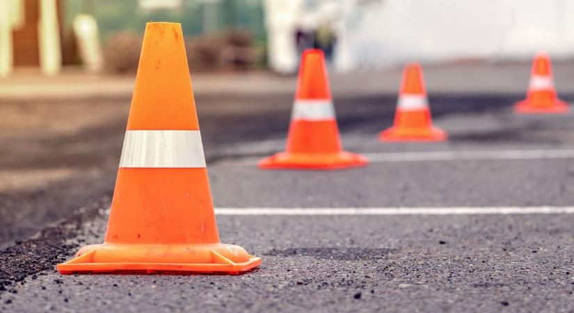 Szakaszosan lezárják a négysávos út egyik sávját a munkálatok idejére