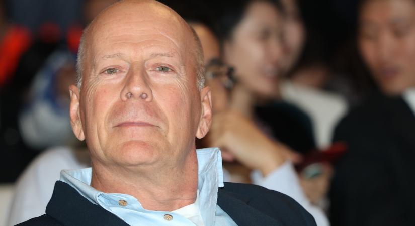Könnybe lábad a szemed: a nagybeteg Bruce Willis már nem ismeri fel lányait – Rumer Willis szívszorító vallomást tett állapotáról