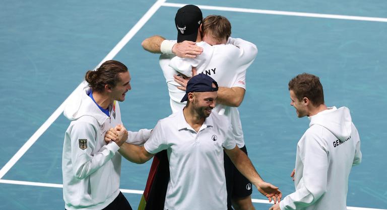 Drámai éjszaka Bolognában, a német válogatott három meccslabda hárítása után jutott tovább