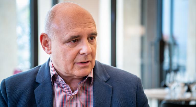 Halálos fenyegetéseket kap Rónai Egon az Orbán-interjú óta, az ATV feljelentést tesz