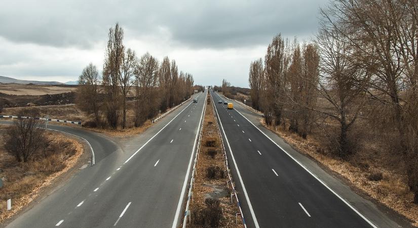 Felsorakoztak a Magyar Közút munkagépei