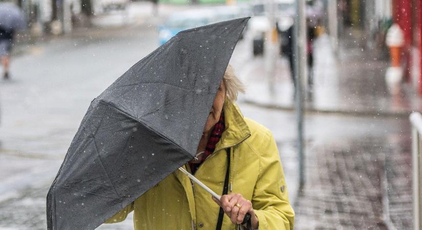 3 országrészre hatalmas eső zúdul, ezeken a helyeken jön a legtöbb csapadék a friss időjárás-előrejelzések szerint, itt kell majd készülni? Részletes időjárás-előrejelzés