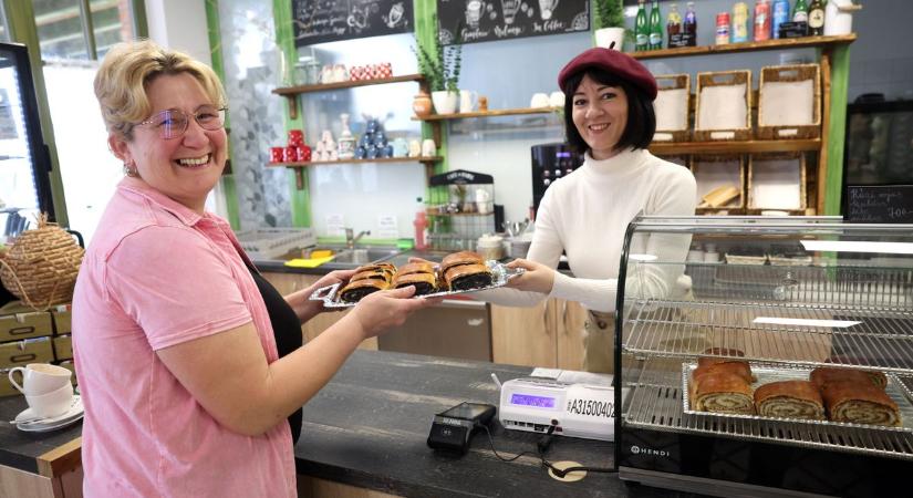 Feladta fővárosi karrierjét – új életet kezdtek egy falusi cukrászdában! A fél megye megőrül a sütijeikért