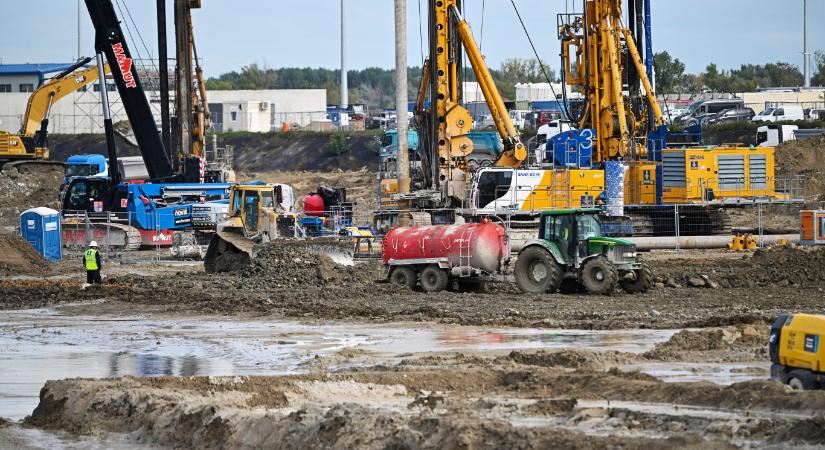 Már három éve töretlenül zuhannak a hazai beruházások