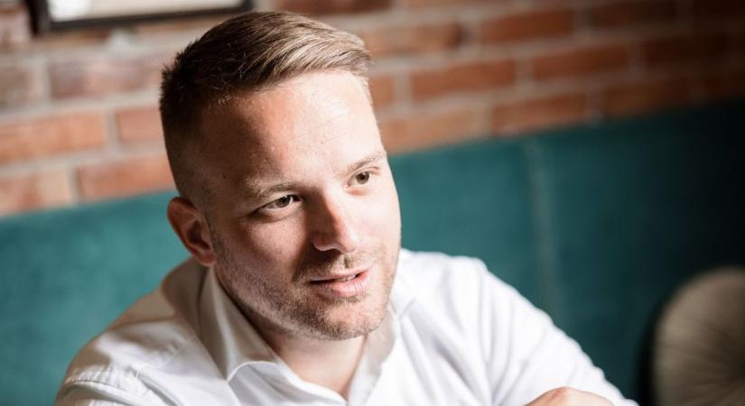 Bohár Dániel, nézem, ahogy a TISZA jelöltjeit hívogatod