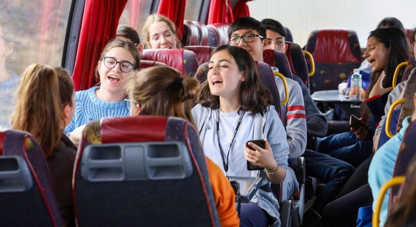 Tanár vagy szülő? Most akár milliókat nyerhettek az osztálykirándulásra