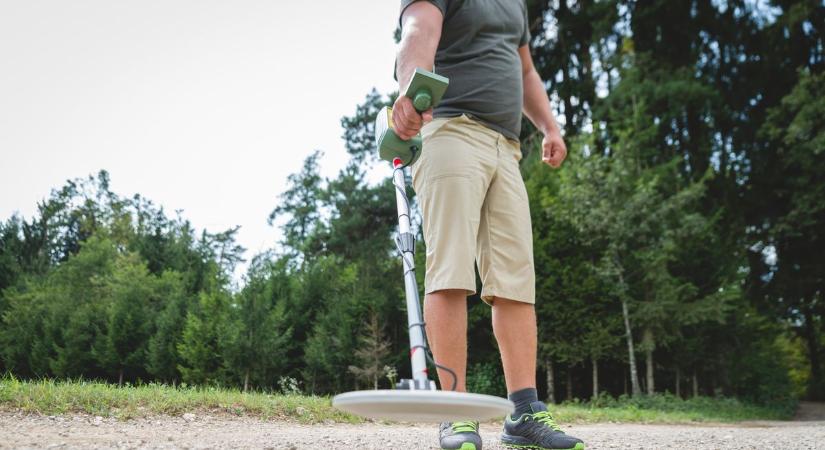 Ennyit ért a 32 pénzérme, amit a siófoki férfi fémkeresővel talált aztán ellopta