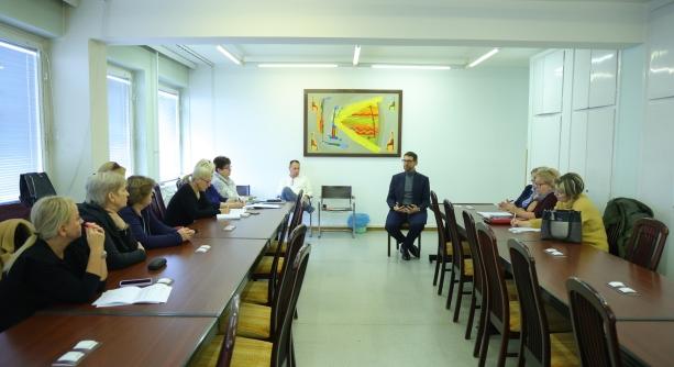 Jó hír a KIÉT ülésén: nyolcszáz intézményi dolgozó kap borítékot még karácsony előtt