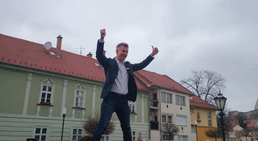 Magyar Péter Egerbe érkezik – szombaton folytatódik az „Út a Győzelembe” országjárás