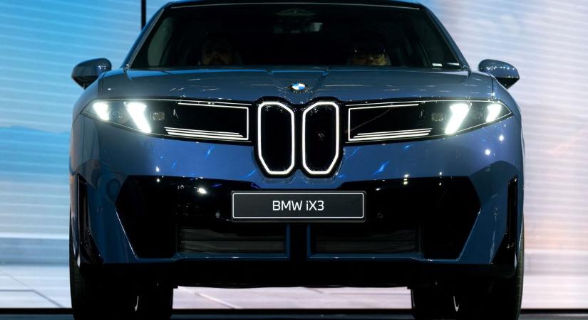 Elnémult a zsűri a debreceni BMW előtt: az iX3 olyan díjat kapott, amit nem osztogatnak csak úgy