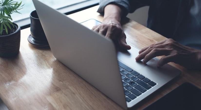 Súlyos fenyegetések jelentek meg egy közösségi oldalon, vádemelés lett a vége