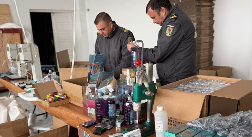 Titkos elektromoscigaretta-gyárra bukkant az adóhatóság (VIDEÓ)