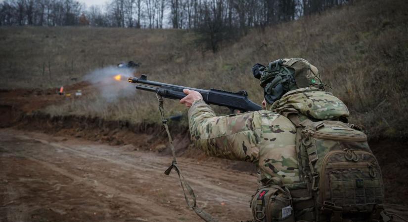 A francia vezérkari főnök szerint el kell fogadni, hogy meghalnak az európai fiatalok