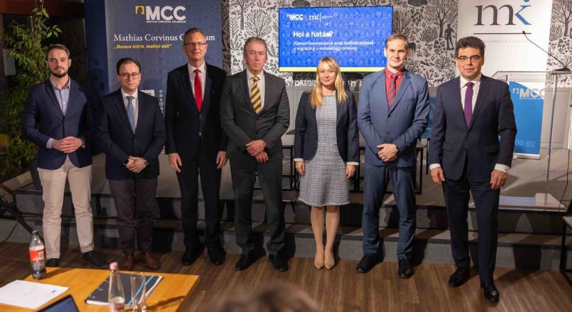 „A brüsszeli vonat egyenesen egy sziklafal felé rohan” – Konferenciát tartottak az EU migrációs politikájáról