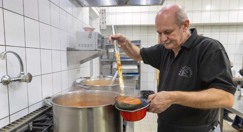 Rendeljük vagy otthon készítsük az ünnepi halászlét? Meglepő, hogy melyik éri meg jobban