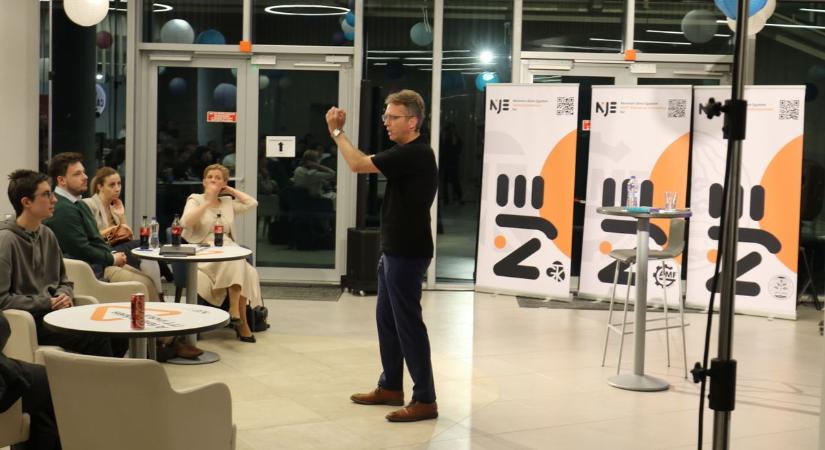Személyesen a kulturális és innovációs miniszternek mondhatták el panaszaikat a fiatalok – fotók, videó