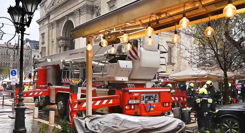 Lángok a Bazilikánál, tűzoltók vonultak ki a karácsonyi vásárba, óriási mentőakcióra volt szükség – Videó