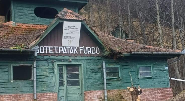 Megújulhat a gyimesközéploki Sötét-patak ikonikus gyógyfürdője